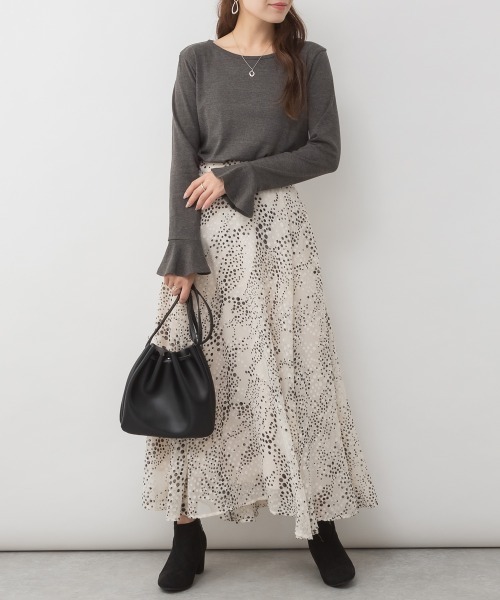 aity(アイティ)の「M-4L フレアスリーブコットンカットソー(Tシャツ/カットソー・レディース・オフホワイト/ブラック/カーキ/チャコールグレー/杢グレー・M/4L/3L/LL/L)」の16枚目の写真