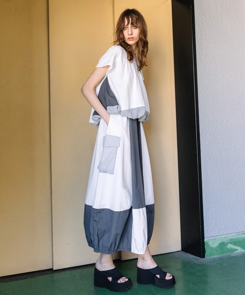 AULA AILA（アウラアイラ）の「コクーンレイヤードワンピース（ワンピース・レディース・グリーン/オフホワイト/ブラック・0）」の2枚目の写真