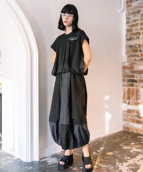 AULA AILA（アウラアイラ）の「コクーンレイヤードワンピース（ワンピース・レディース・グリーン/オフホワイト/ブラック・0）」の11枚目の写真