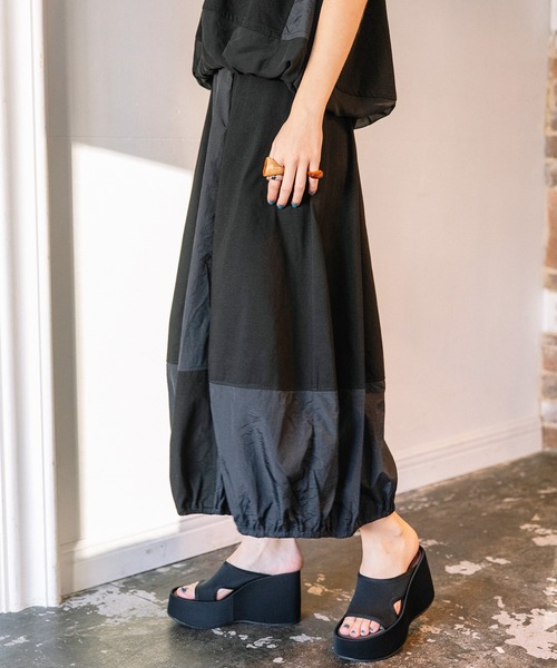 AULA AILA（アウラアイラ）の「コクーンレイヤードワンピース（ワンピース・レディース・グリーン/オフホワイト/ブラック・0）」の15枚目の写真