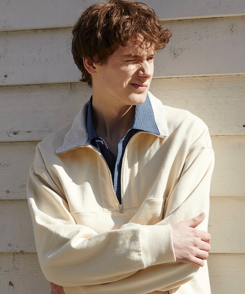 PUBLIC TOKYO(パブリックトウキョウ)の「スタンドハーフジップスウェット /ウォッシャブル/2WAY/トレーナー/ポロ(スウェット・メンズ・アイボリー/ネイビー・1/2)」の1枚目の写真