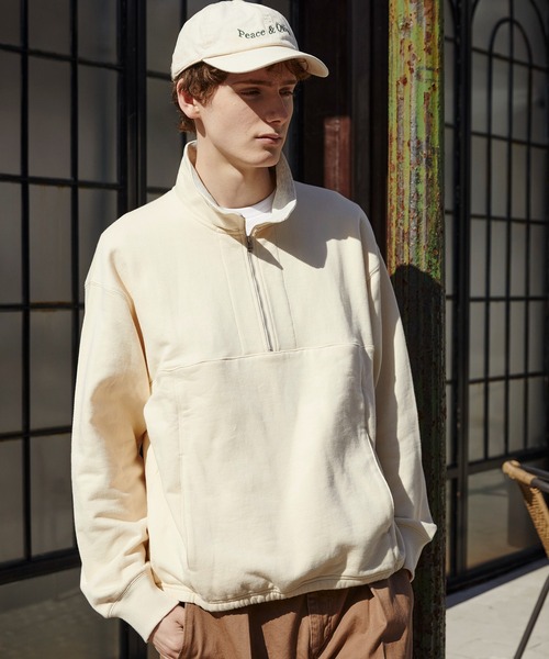 PUBLIC TOKYO(パブリックトウキョウ)の「スタンドハーフジップスウェット /ウォッシャブル/2WAY/トレーナー/ポロ(スウェット・メンズ・アイボリー/ネイビー・1/2)」の4枚目の写真