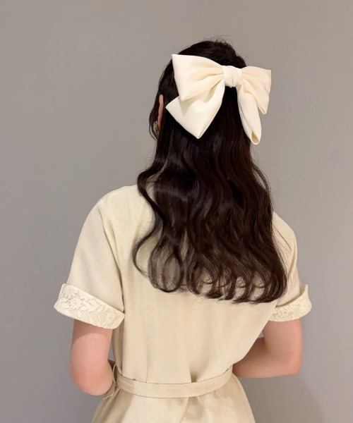 F i.n.t（フィント）の「サテンビックリボンバレッタ/fint フィント（バレッタ/ヘアクリップ・レディース・ネイビー/ミント/コーラルピンク/オフホワイト・FREE）」の14枚目の写真