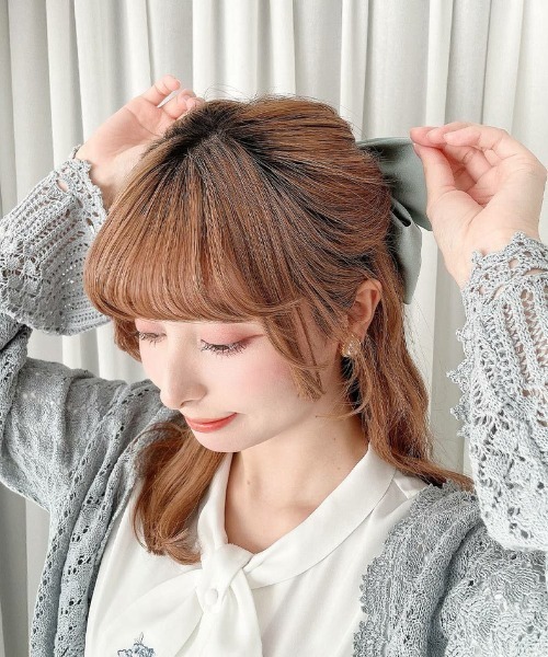 F i.n.t（フィント）の「サテンビックリボンバレッタ/fint フィント（バレッタ/ヘアクリップ・レディース・ネイビー/ミント/コーラルピンク/オフホワイト・FREE）」の10枚目の写真