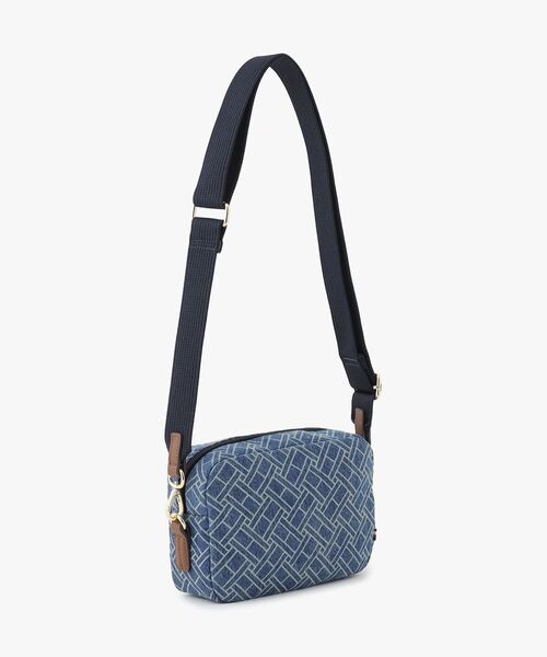 TOMMY HILFIGER(トミーヒルフィガー)の「ポペットフラッグデニムカメラバッグ(ボディバッグ/ウエストポーチ・レディース・レッド・FREE)」の4枚目の写真