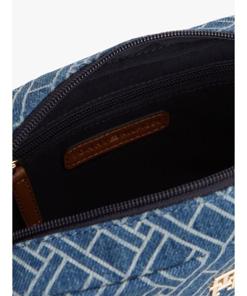 TOMMY HILFIGER(トミーヒルフィガー)の「ポペットフラッグデニムカメラバッグ(ボディバッグ/ウエストポーチ・レディース・レッド・FREE)」の6枚目の写真
