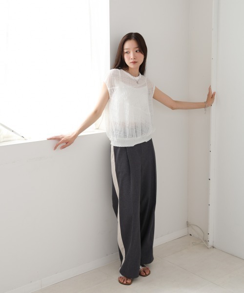 Bab(バブ)の「シャーリング切り替えトップス(Tシャツ/カットソー・レディース・オフホワイト/アイボリー/ブラック・FREE)」の5枚目の写真