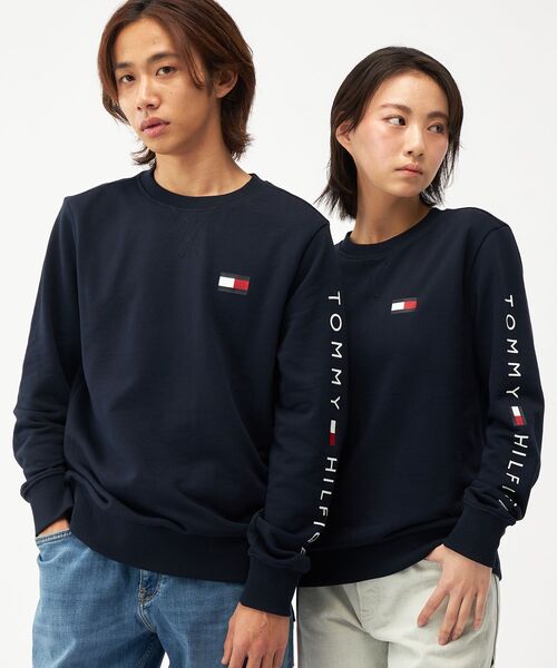 TOMMY HILFIGER(トミーヒルフィガー)の「フレンチテリー ロゴ ロングスリーブスウェット ユニセックス オンライン限定(スウェット・メンズ・チャコールグレー/マルチ/ホワイト・X-LARGE/MEDIUM/SMALL/LARGE)」の1枚目の写真