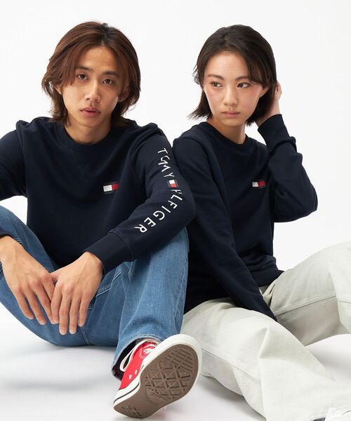 TOMMY HILFIGER(トミーヒルフィガー)の「フレンチテリー ロゴ ロングスリーブスウェット ユニセックス オンライン限定(スウェット・メンズ・チャコールグレー/マルチ/ホワイト・X-LARGE/MEDIUM/SMALL/LARGE)」の10枚目の写真