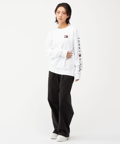 TOMMY HILFIGER(トミーヒルフィガー)の「フレンチテリー ロゴ ロングスリーブスウェット ユニセックス オンライン限定(スウェット・メンズ・チャコールグレー/マルチ/ホワイト・X-LARGE/MEDIUM/SMALL/LARGE)」の13枚目の写真