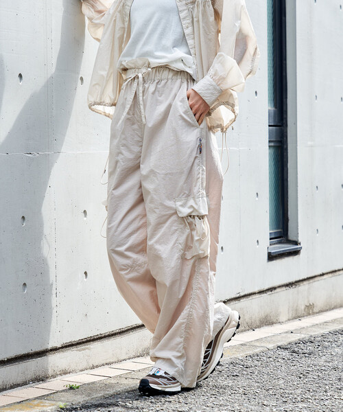 FREAK'S STORE（フリークスストア）の「Super Light Nylon ウエストギャザーパンツ＜セットアップ対応＞（カーゴパンツ・レディース・ブラウン/ナチュラル/ブラック・SMALL/MEDIUM）」の15枚目の写真