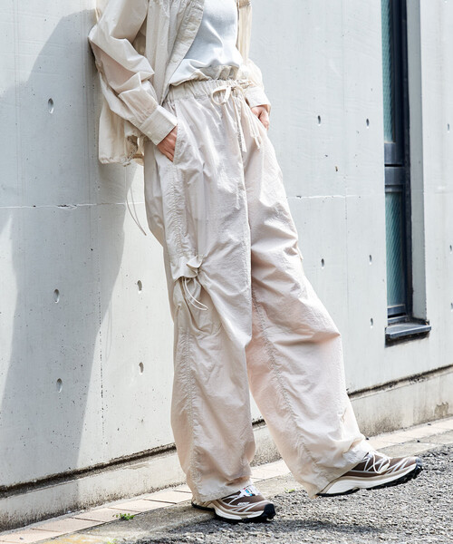 FREAK'S STORE（フリークスストア）の「Super Light Nylon ウエストギャザーパンツ＜セットアップ対応＞（カーゴパンツ・レディース・ブラウン/ナチュラル/ブラック・SMALL/MEDIUM）」の16枚目の写真