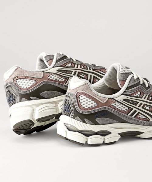ASICS(アシックス)の「GEL-NYC / ゲルエヌワイシー(スニーカー・メンズ・ホワイト×グレー・26.5/29/24.5/28/27/26/24/23/27.5/29.5/28.5/25/25.5/23.5)」の3枚目の写真