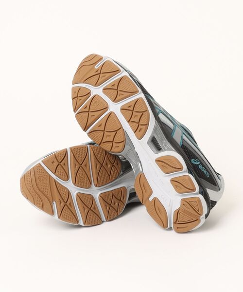 ADAM ET ROPE'(アダムエロペ)の「【ASICS/アシックス】GEL-NYC 2055 1203A542.001(スニーカー・メンズ・ブラック・26.5cm/27.0cm/27.5cm/28.0cm/28.5cm/26.0cm)」の3枚目の写真