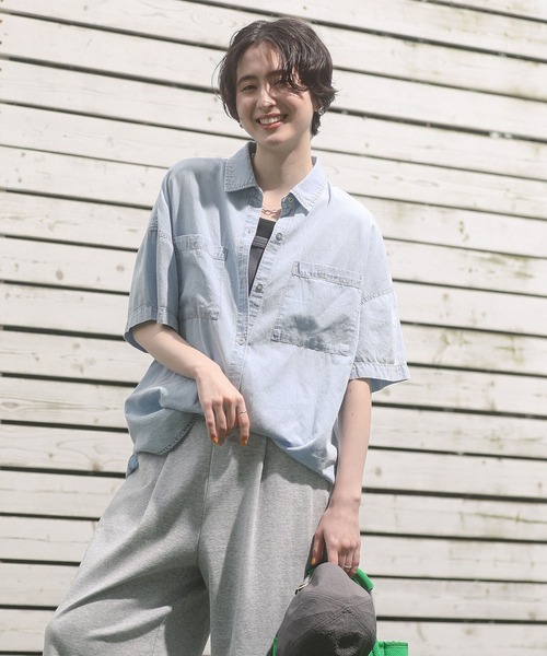 Green Parks(グリーンパークス)の「半袖シアーデニムシャツ(シャツ/ブラウス・レディース・インディゴブルー/ブラック/ライトインディゴブルー・FREE)」の6枚目の写真