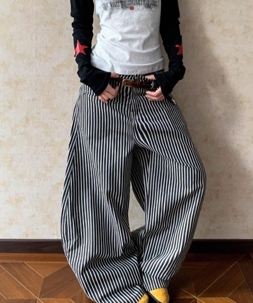 Sibra(シブラ)の「ストライプ柄ワイドパンツ(デニムパンツ・レディース・ブラック・L/M/S)」の13枚目の写真