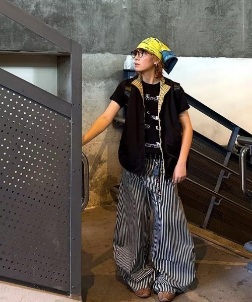 Sibra(シブラ)の「ストライプ柄ワイドパンツ(デニムパンツ・レディース・ブラック・L/M/S)」の10枚目の写真