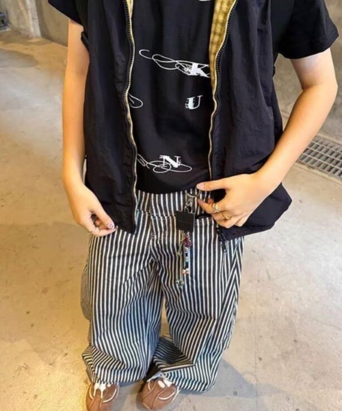 Sibra(シブラ)の「ストライプ柄ワイドパンツ(デニムパンツ・レディース・ブラック・L/M/S)」の11枚目の写真