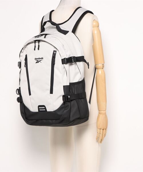 Reebok(リーボック)の「【Reebok/リーボック】【通勤・通学にちょうどいい27L A4サイズ対応】マルチポケットバックパック PC収納ポケット付き スポーツ ジム ストリート スポーティー リュック(バックパック/リュック・メンズ・アイボリー/チャコールグレー・FREE)」の3枚目の写真