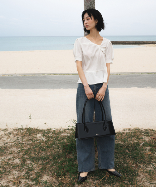 DEHEVE（デヘヴェ）の「Unbalanced Twist Blouse [Ivory]（シャツ/ブラウス・レディース・アイボリー・SMALL/MEDIUM）」の4枚目の写真