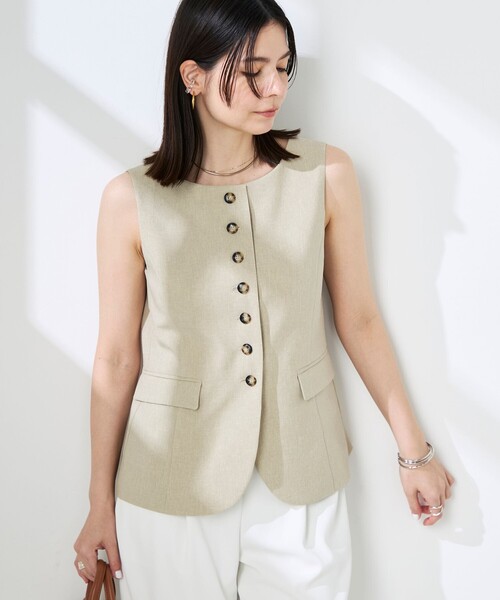 NOLLEY’S Sophi(ノーリーズソフィ)の「《セットアップ対応》ウォッシャブルドライシャンタンジレ(ベスト・レディース・ベージュ/オフホワイト・38)」の2枚目の写真