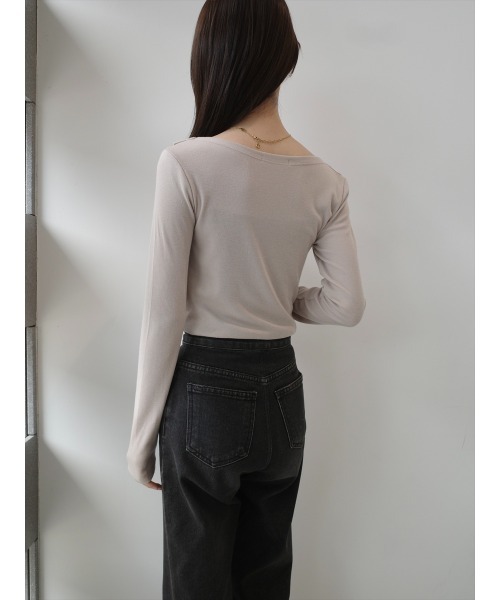 amel(エイメル)の「ドレープデザイン トップス | ベージュ(Tシャツ/カットソー・レディース・ベージュ・FREE)」の15枚目の写真