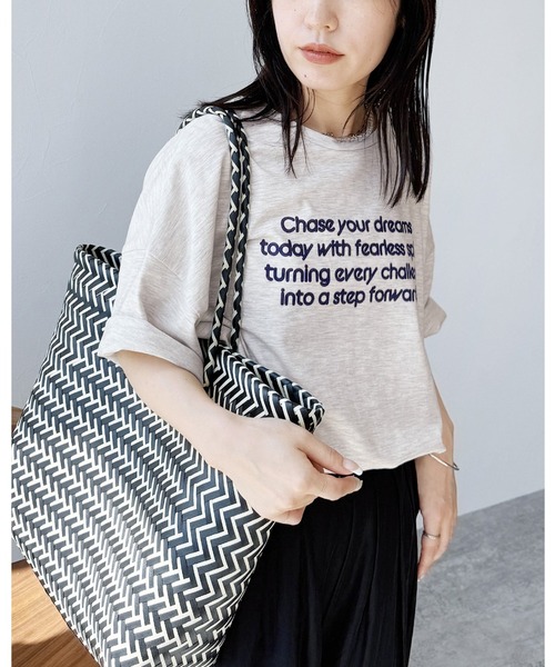 reca（レカ）の「配色フロッキーロゴプリントBIGTシャツ（Tシャツ/カットソー・レディース・オフホワイト/チャコールグレー/オートミール/ブルー系その他・FREE）」の3枚目の写真