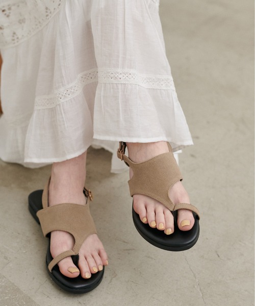LARUTA(ラルータ)の「【LARUTA】フラットスエードサンダル(サンダル・レディース・ベージュ/ブラック・LARGE/MEDIUM)」の2枚目の写真