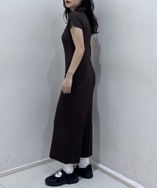 MOUSSY(マウジー)の「CABLE POLO KNIT ドレス(ワンピース・レディース・ブラウン/ブラック/ネイビー・1/2)」の22枚目の写真
