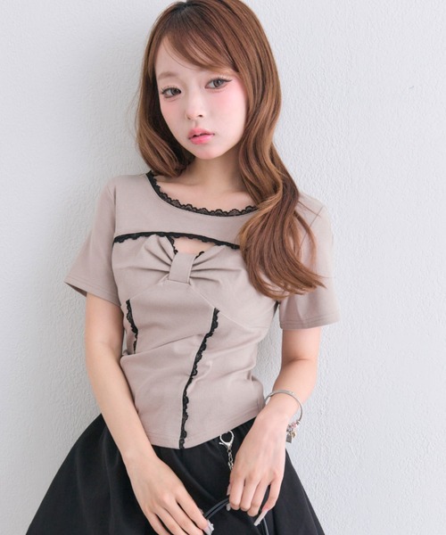 OLIVE des OLIVE（オリーブデオリーブ）の「デコルテ開きリボントップス（Tシャツ/カットソー・レディース・ベージュ/ブラック/オフホワイト・FREE）」の3枚目の写真