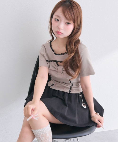 OLIVE des OLIVE（オリーブデオリーブ）の「デコルテ開きリボントップス（Tシャツ/カットソー・レディース・ベージュ/ブラック/オフホワイト・FREE）」の5枚目の写真