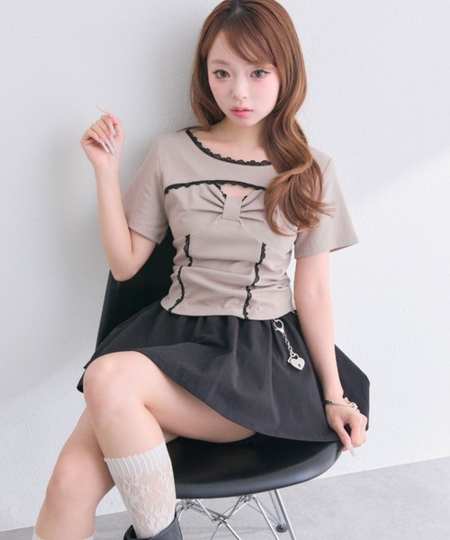 OLIVE des OLIVE（オリーブデオリーブ）の「デコルテ開きリボントップス（Tシャツ/カットソー・レディース・ベージュ/ブラック/オフホワイト・FREE）」の7枚目の写真