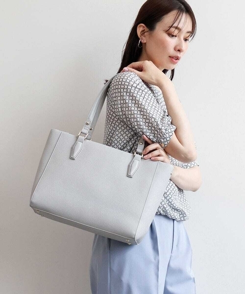 MK MICHEL KLEIN（エムケーミッシェルクラン）の「[2WAY/A4収納可]合成皮革エンボスビジネストート（トートバッグ・レディース・ブラック/グレー/ダークインディゴブルー・00）」の3枚目の写真