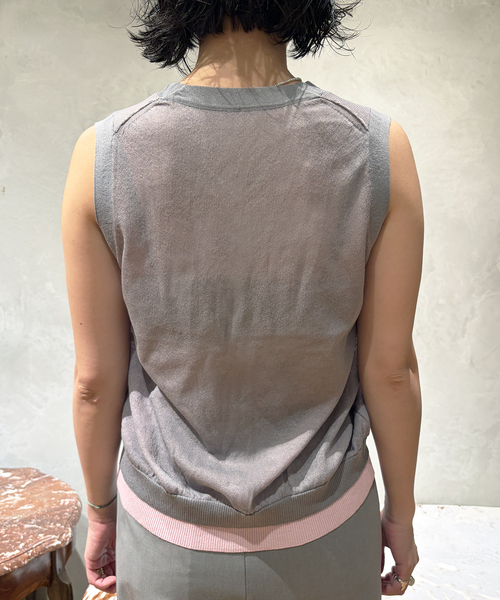 IENA LA BOUCLE(イエナラブークル)の「《手洗い可》IENA LA BOUCLE シアーニットバイカラーベスト(ベスト・レディース・ベージュ/グレー・FREE)」の16枚目の写真