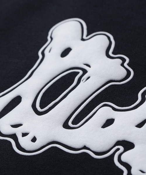 XLARGE(エクストララージ)の「MELT CREWNECK SWEATSHIRT(スウェット・メンズ・ダークグリーン/ブラウン/ブラック・XL/L/M/S)」の11枚目の写真