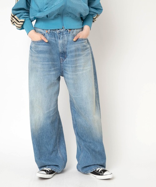 RNA(アールエヌエー)の「R4488 イージーBIGパンツ(デニムパンツ・レディース・ライトインディゴブルー・MEDIUM)」の1枚目の写真