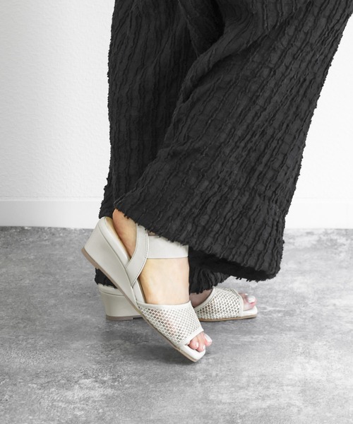 SOROTTO(ソロット)の「きらめくメッシュ素材の5.5㎝ヒール ゴムストラップサンダル(サンダル・レディース・ブラック/ゴールド/シルバー・M/L/S/LL)」の9枚目の写真