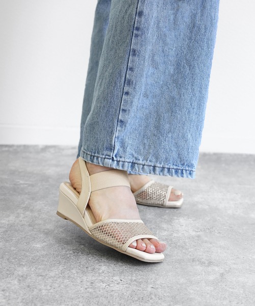 SOROTTO(ソロット)の「きらめくメッシュ素材の5.5㎝ヒール ゴムストラップサンダル(サンダル・レディース・ブラック/ゴールド/シルバー・M/L/S/LL)」の16枚目の写真