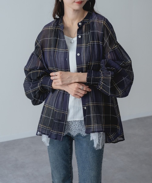 refinedworks(リファインドワークス)の「【refinedworks】袖まくりもサマになる! シアー チェック柄 バンドカラー ブラウス(シャツ/ブラウス・レディース・グレー/イエロー/ネイビー・FREE)」の6枚目の写真