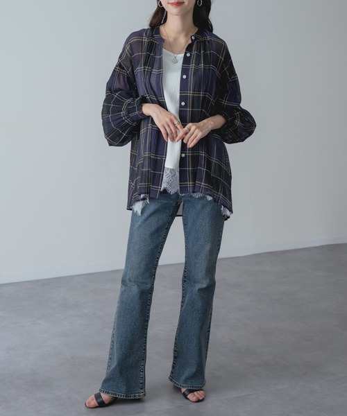 refinedworks(リファインドワークス)の「【refinedworks】袖まくりもサマになる! シアー チェック柄 バンドカラー ブラウス(シャツ/ブラウス・レディース・グレー/イエロー/ネイビー・FREE)」の7枚目の写真