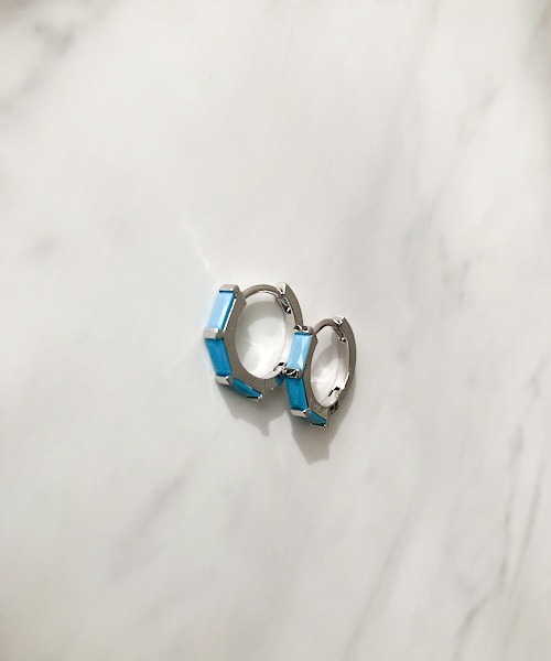TIMELESS&THREE(タイムレスアンドスリー)の「バゲットカットビジューフープピアス(ピアス(両耳用)・レディース・ブラック/パープル/グリーン系/グリーン/パープル系/ピンク/ブルー/ブルー系/ネイビー系/ネイビー/ブラック系/ピンク系・FREE)」の7枚目の写真