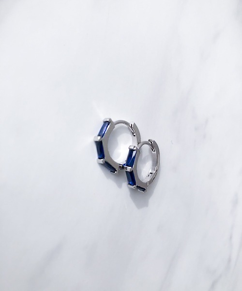 TIMELESS&THREE(タイムレスアンドスリー)の「バゲットカットビジューフープピアス(ピアス(両耳用)・レディース・ブラック/パープル/グリーン系/グリーン/パープル系/ピンク/ブルー/ブルー系/ネイビー系/ネイビー/ブラック系/ピンク系・FREE)」の8枚目の写真