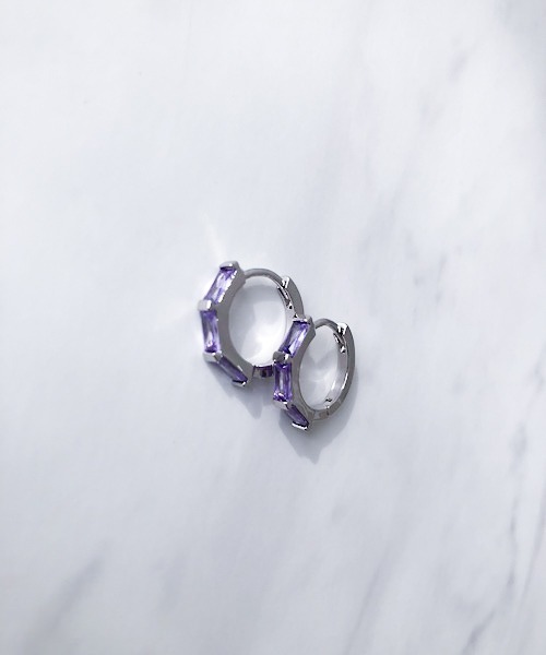 TIMELESS&THREE(タイムレスアンドスリー)の「バゲットカットビジューフープピアス(ピアス(両耳用)・レディース・ブラック/パープル/グリーン系/グリーン/パープル系/ピンク/ブルー/ブルー系/ネイビー系/ネイビー/ブラック系/ピンク系・FREE)」の10枚目の写真