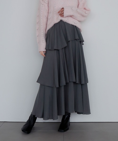 AMUU. PRECIEUSE(アムープレシューズ)の「ティアードフリルヘムスカート(スカート・レディース・オフホワイト/チャコールグレー/ブラック・FREE)」の3枚目の写真