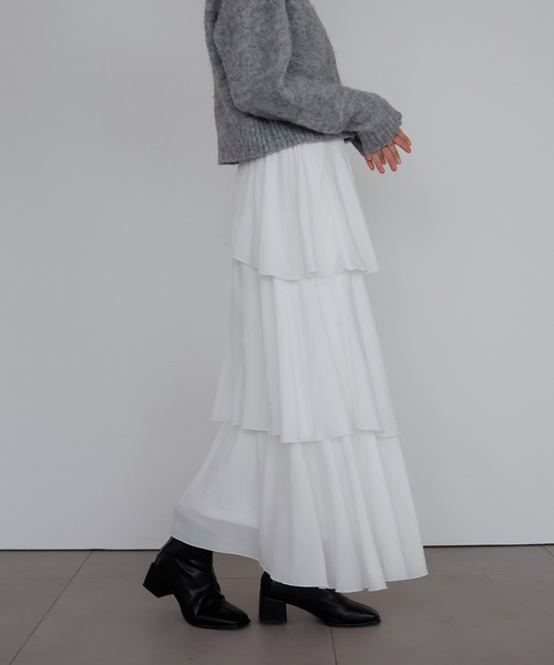 AMUU. PRECIEUSE(アムープレシューズ)の「ティアードフリルヘムスカート(スカート・レディース・オフホワイト/チャコールグレー/ブラック・FREE)」の6枚目の写真