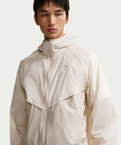 NIKE(ナイキ)の「NIKE ナイキ ナイキ WR LTWT UNLND フルジップ UV ジャケット(ナイロンジャケット・メンズ・ブラック/ライトベージュ・L/3L/LL/M/S)」の1枚目の写真