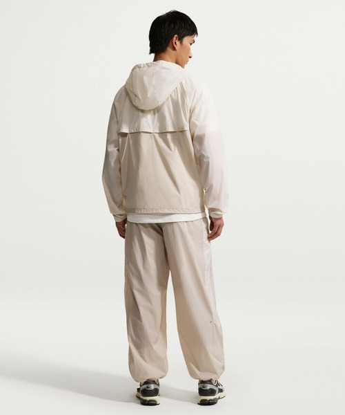 NIKE(ナイキ)の「NIKE ナイキ ナイキ WR LTWT UNLND フルジップ UV ジャケット(ナイロンジャケット・メンズ・ブラック/ライトベージュ・L/3L/LL/M/S)」の4枚目の写真