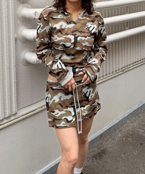 Oriens JOURNAL STANDARD(オリエンス ジャーナルスタンダード)の「カモフラージュネックロングスリーブTee(Tシャツ/カットソー・レディース・ブラウン系その他/グレー・MEDIUM/SMALL)」の9枚目の写真