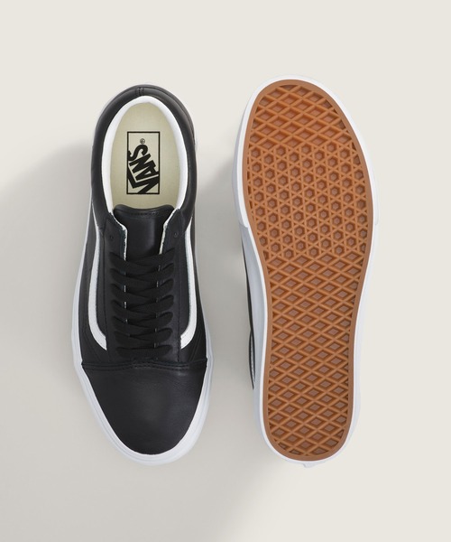 VANS(バンズ)の「オールドスクール レザー / Old Skool LEATHER BLACK/TRUE W VN000E9TBPA1(スニーカー・メンズ・ブラック×ホワイト・5/5.5/6/6.5/7/10.5/11/7.5/8/8.5/9/9.5/10)」の3枚目の写真