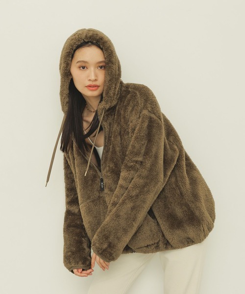 Champion(チャンピオン)の「【Champion(チャンピオン)】別注/シェルパフリースパーカー(その他アウター・レディース・ブラック/オフホワイト/ブラウン・FREE)」の1枚目の写真